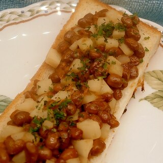 納豆と酢レンコンのトースト